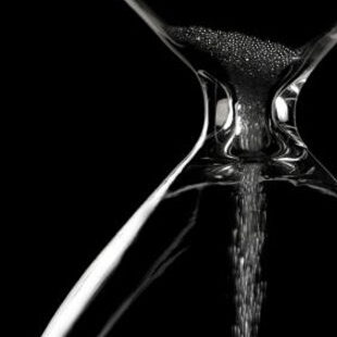 Zoomed hourglass